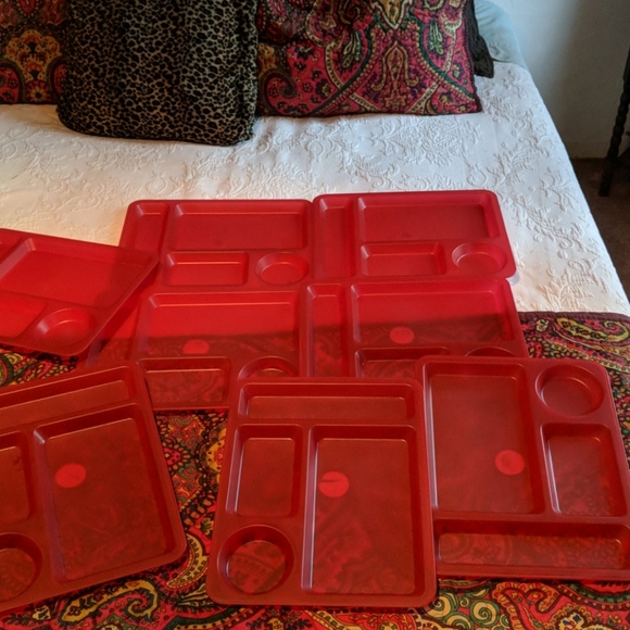 Kids cafeteria style plates - Picture 2 of 3